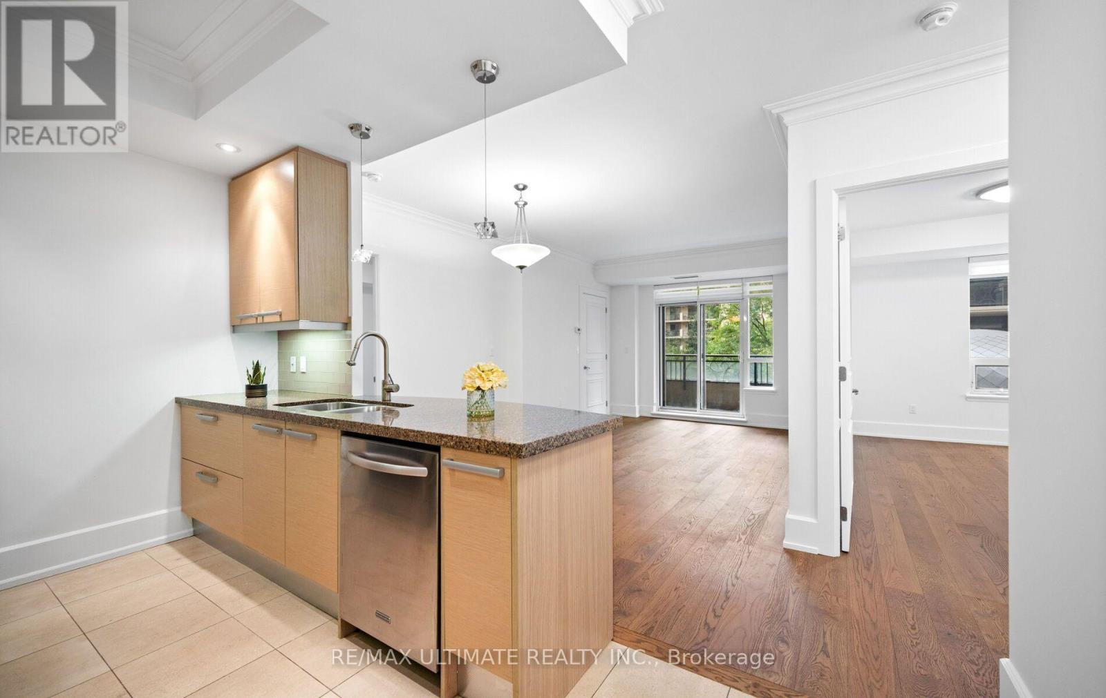 303c - 662 Sheppard Avenue Property Photo 14