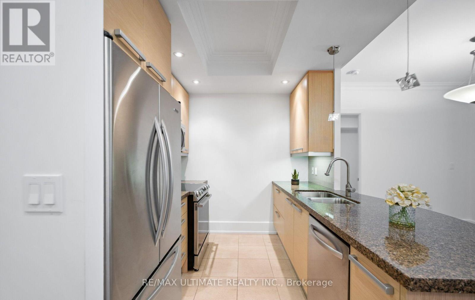 303c - 662 Sheppard Avenue Property Photo 15