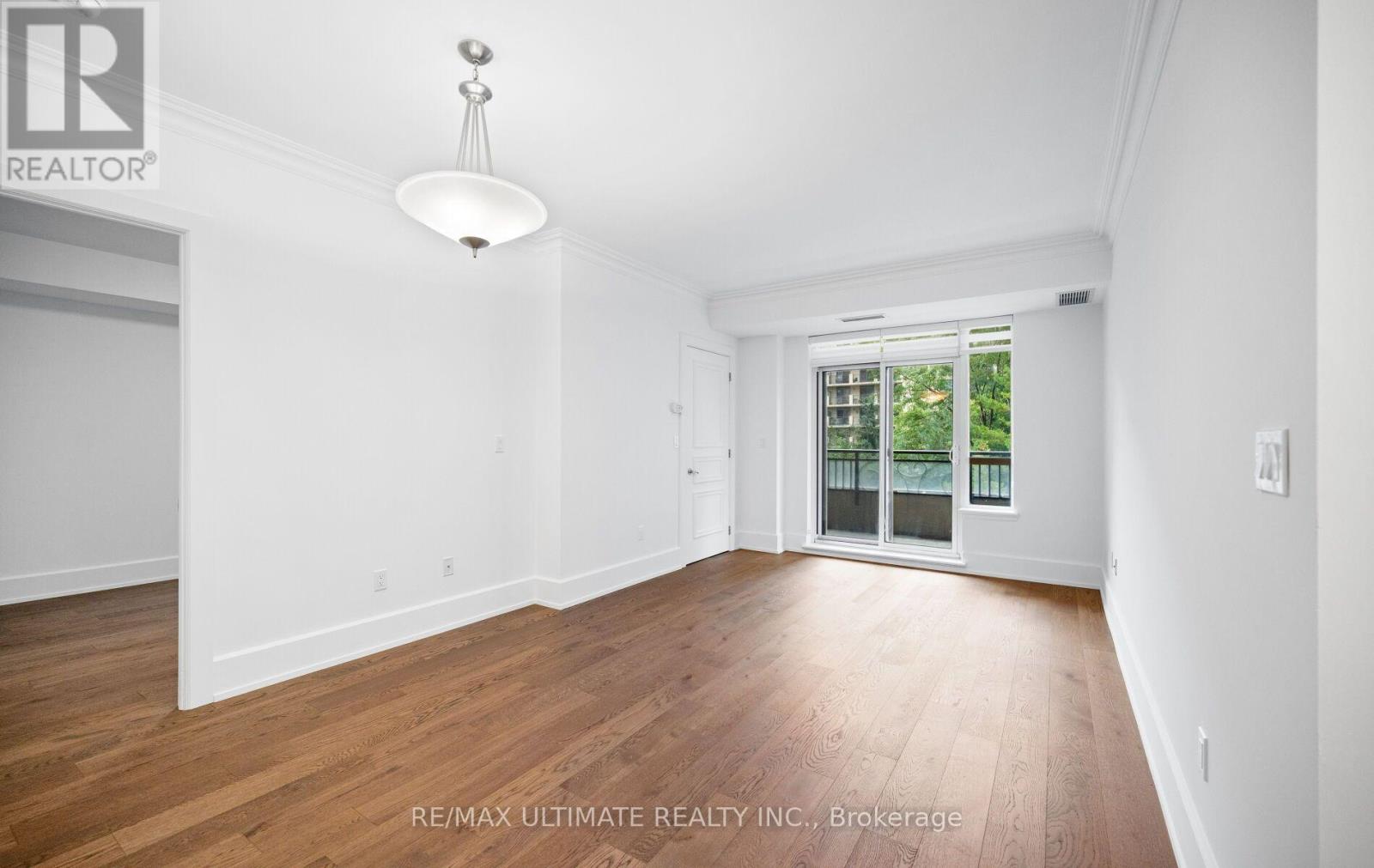 303c - 662 Sheppard Avenue Property Photo 16
