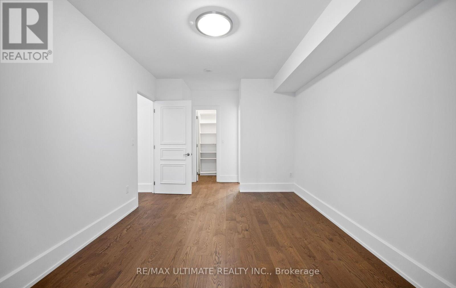 303c - 662 Sheppard Avenue Property Photo 18
