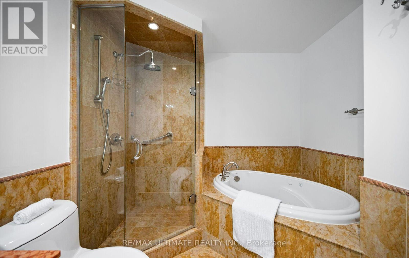 303c - 662 Sheppard Avenue Property Photo 20