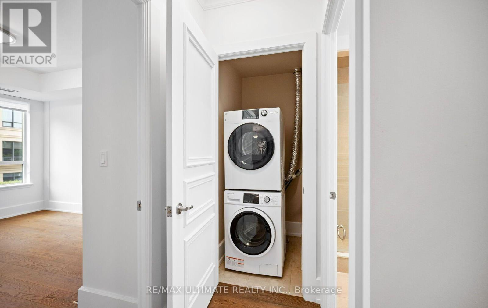 303c - 662 Sheppard Avenue Property Photo 27