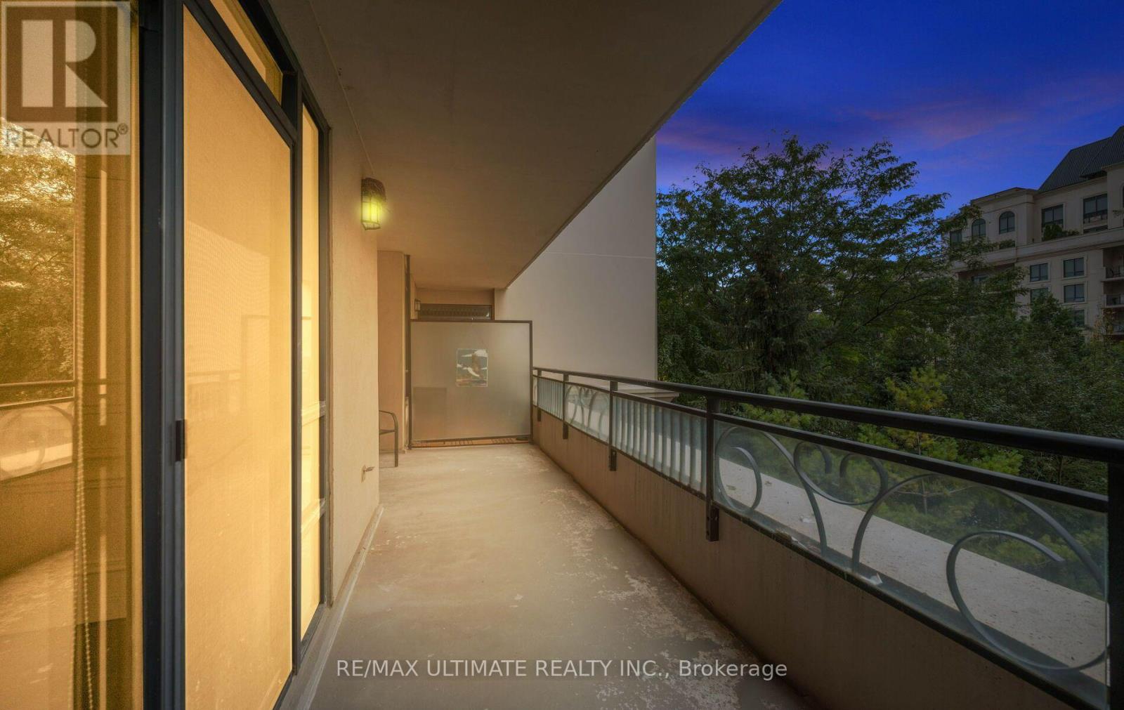 303c - 662 Sheppard Avenue Property Photo 28