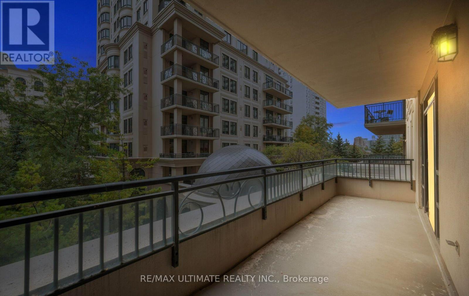 303c - 662 Sheppard Avenue Property Photo 31