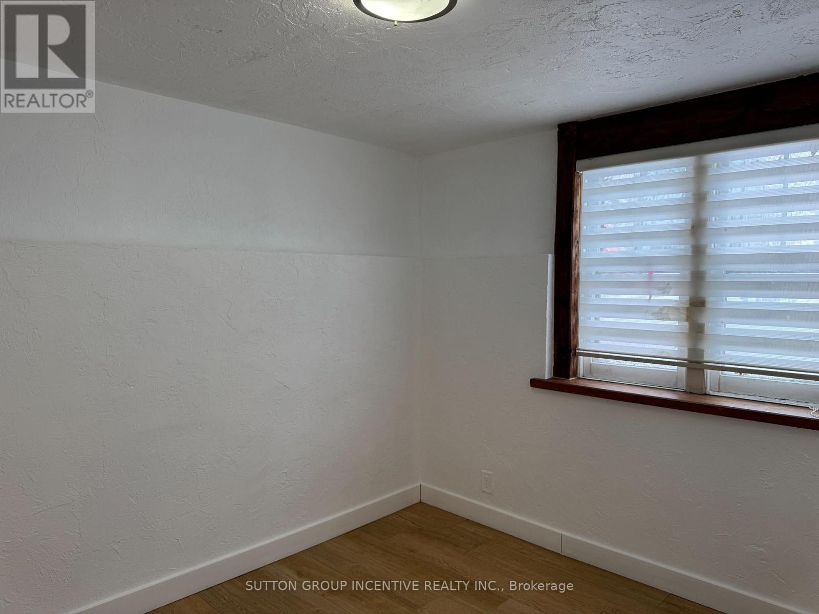 Lower 2 - 233 Ellerslie Avenue Property Photo 4