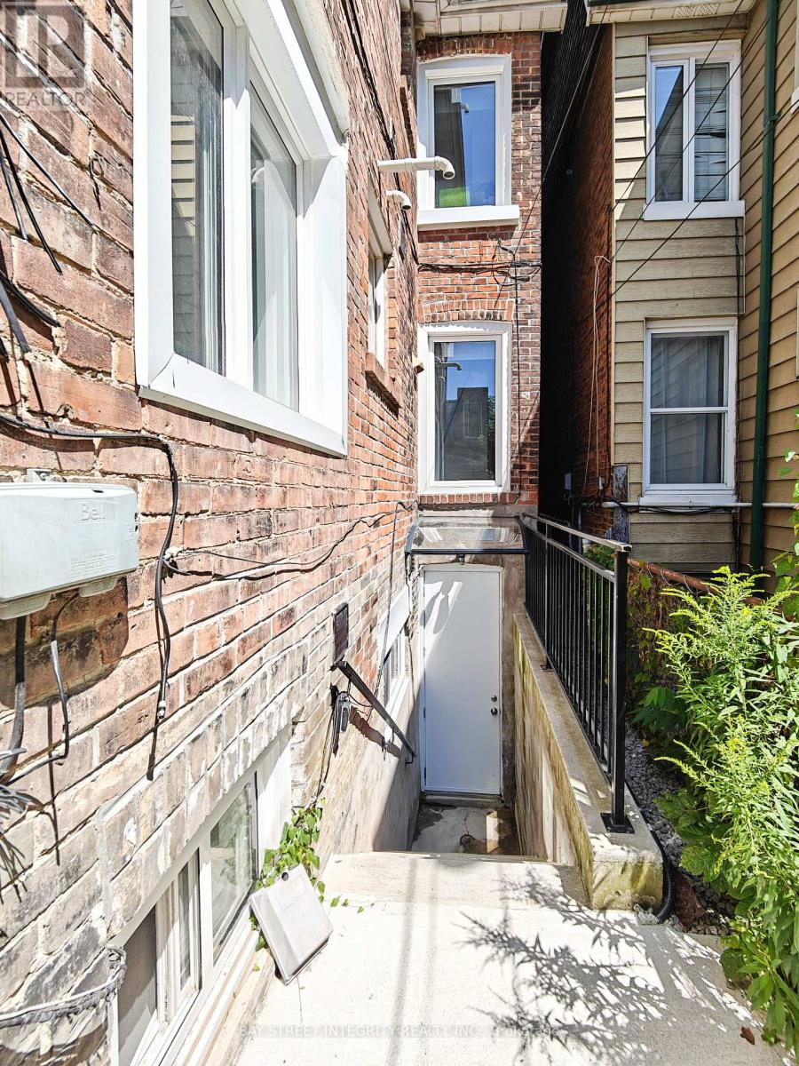 Lower - 598 Crawford Street Property Photo 14