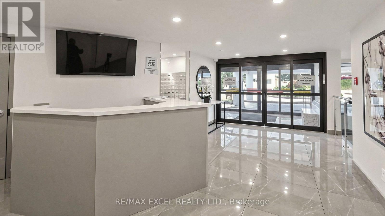 1808 - 10 Edgecliff Golfway Property Photo 4