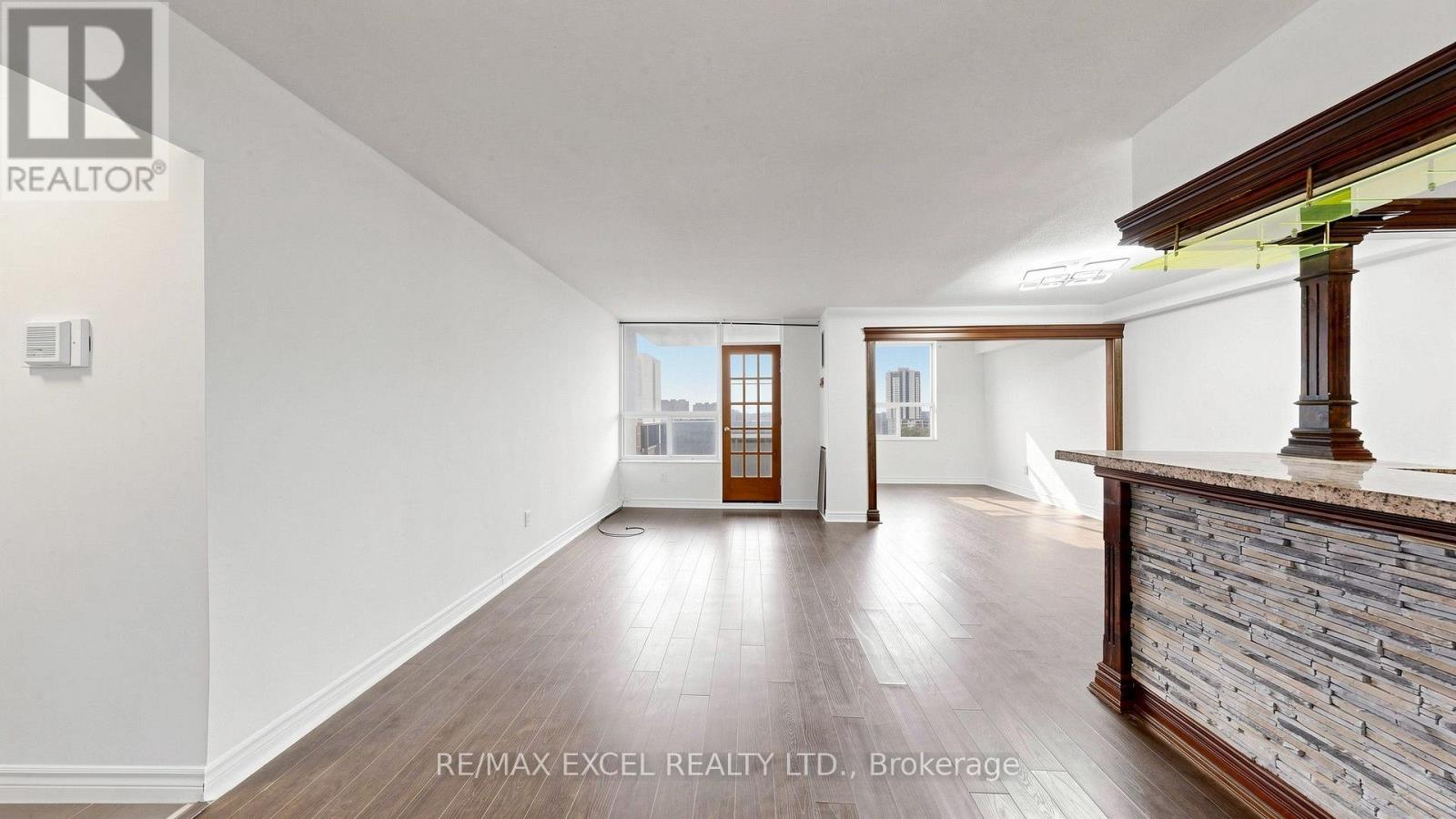 1808 - 10 Edgecliff Golfway Property Photo 6