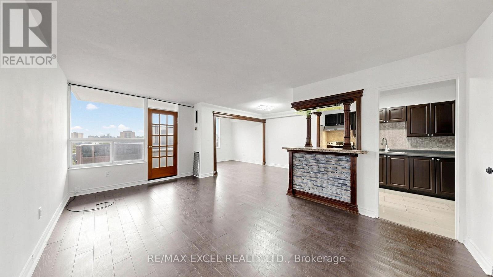 1808 - 10 Edgecliff Golfway Property Photo 7