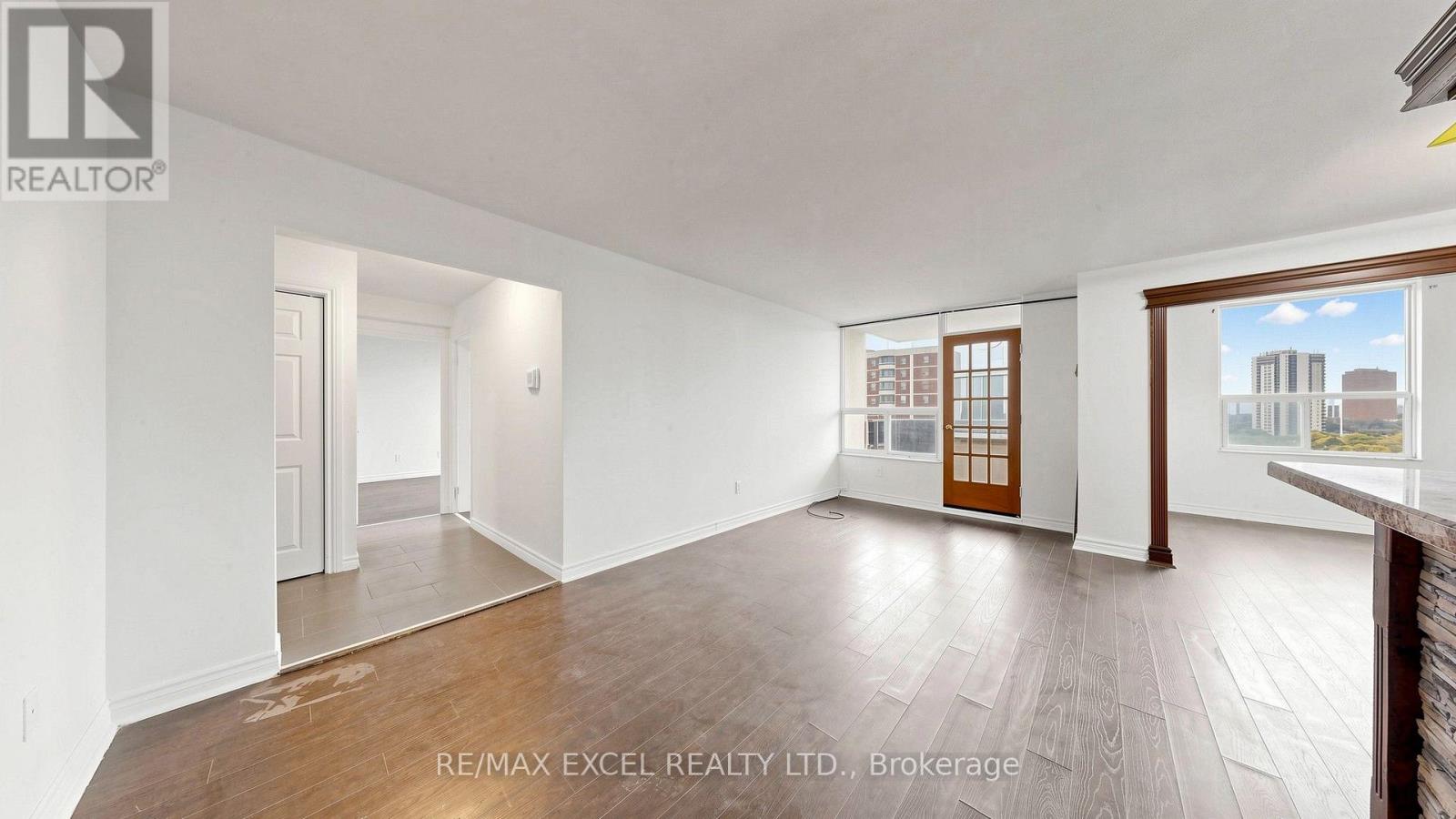 1808 - 10 Edgecliff Golfway Property Photo 8