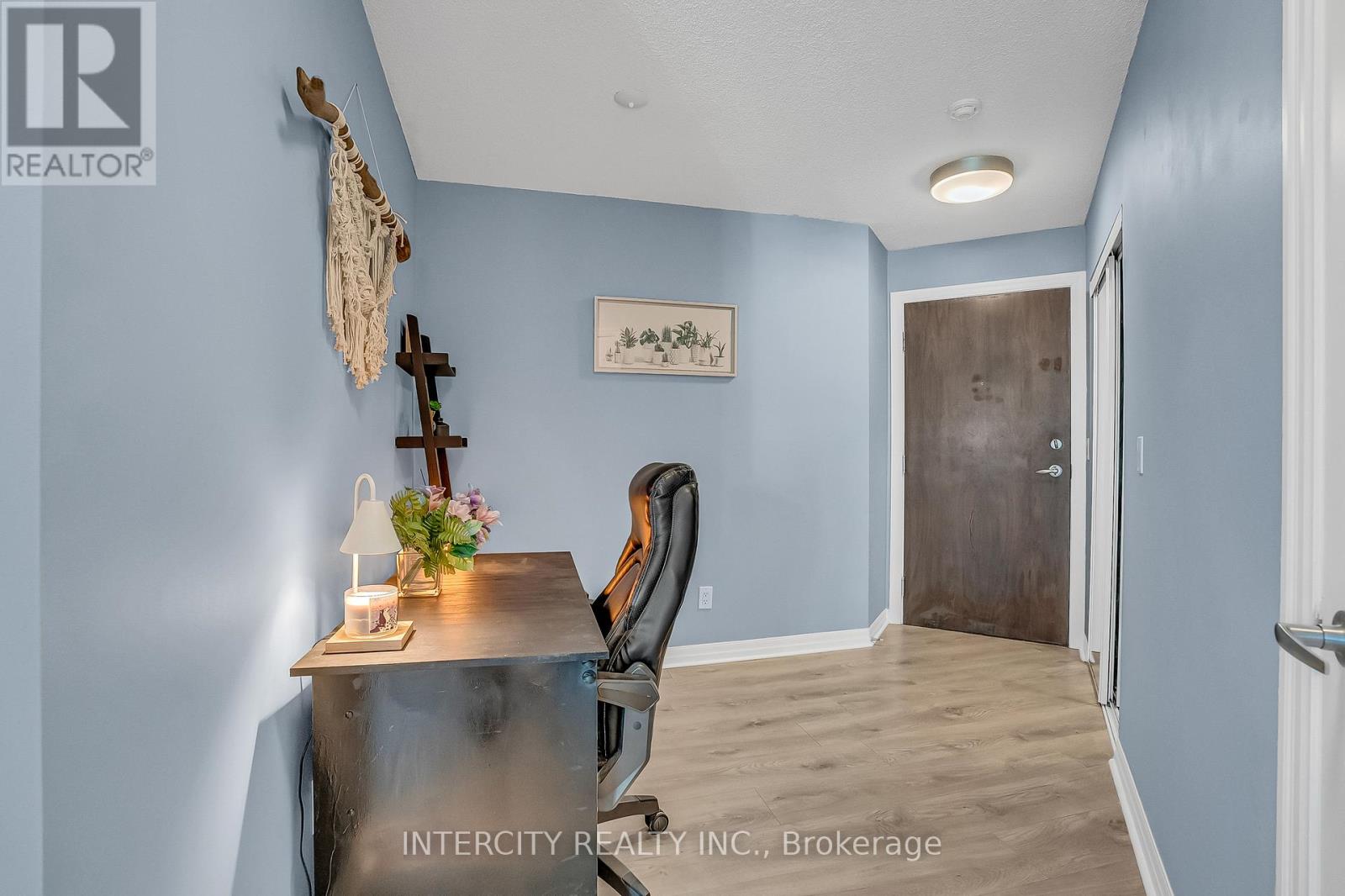 1010 - 12 Yonge Street Property Photo 8