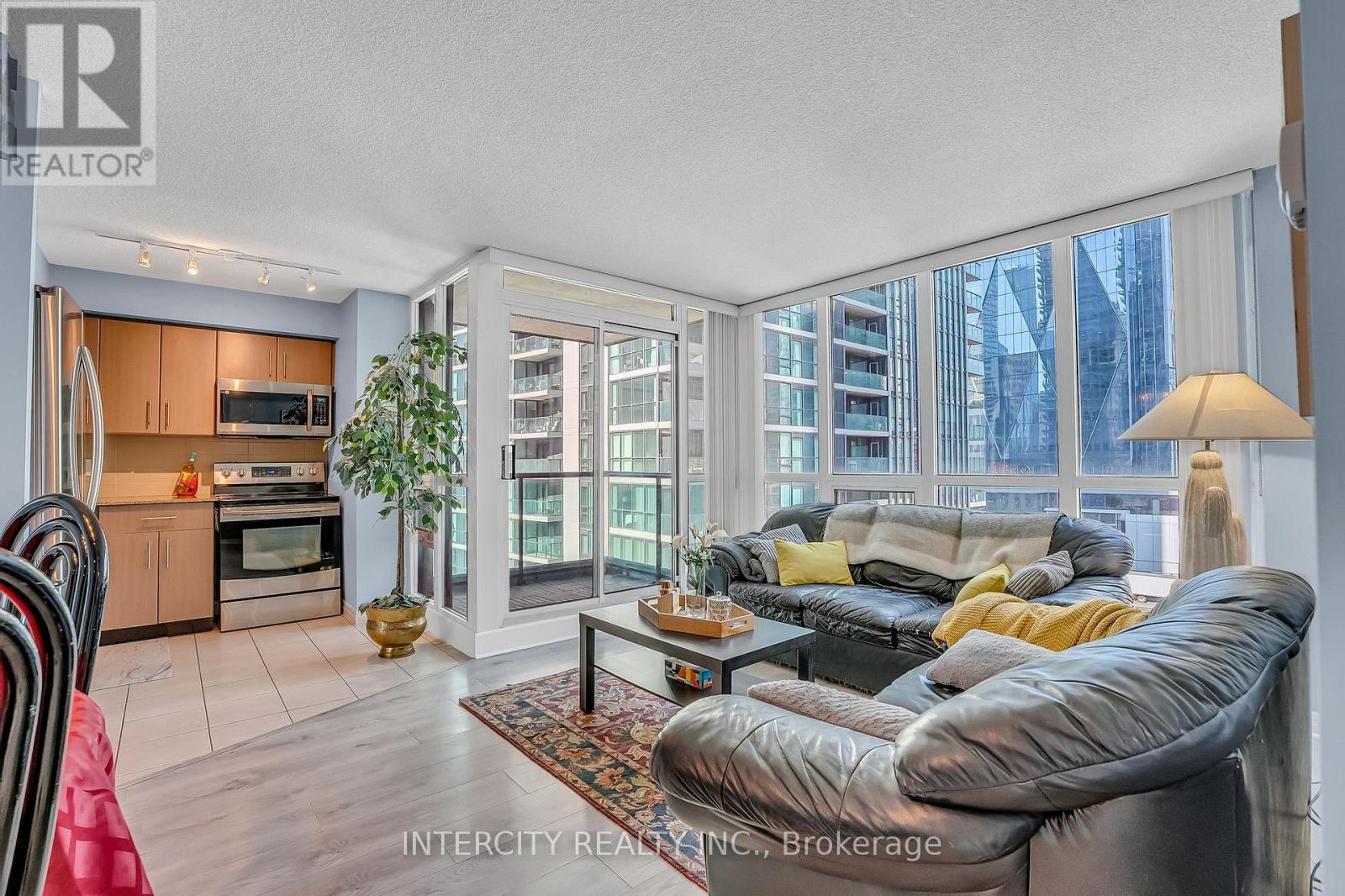 1010 - 12 Yonge Street Property Photo 13
