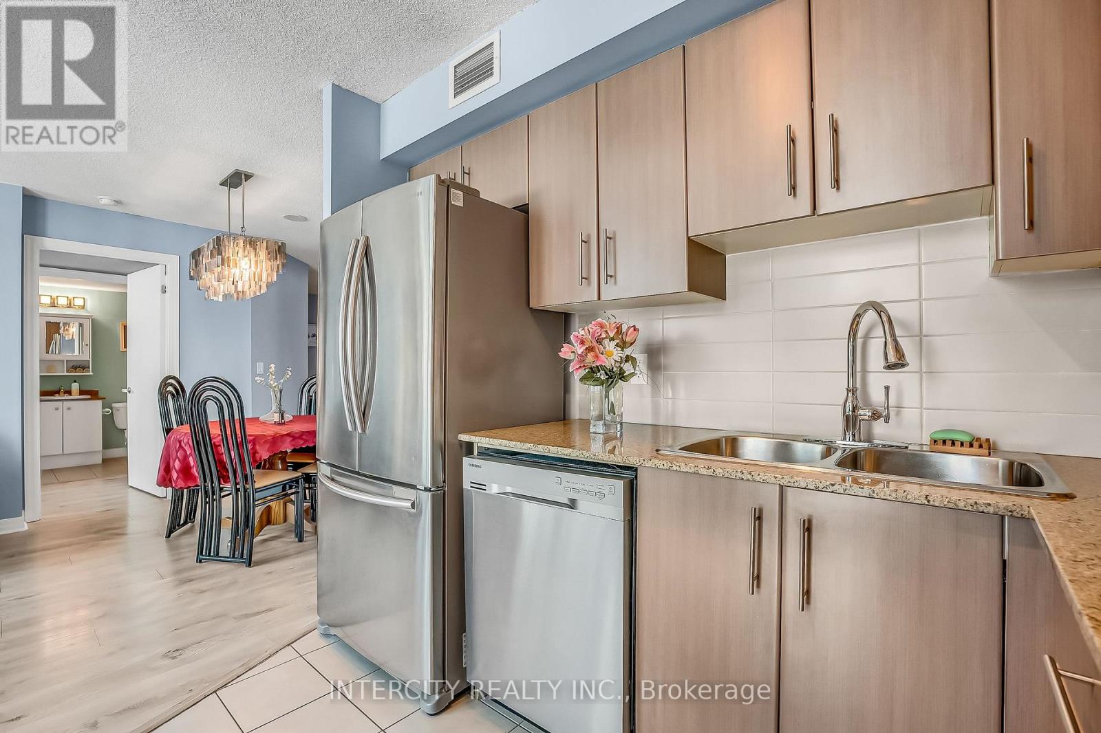 1010 - 12 Yonge Street Property Photo 19