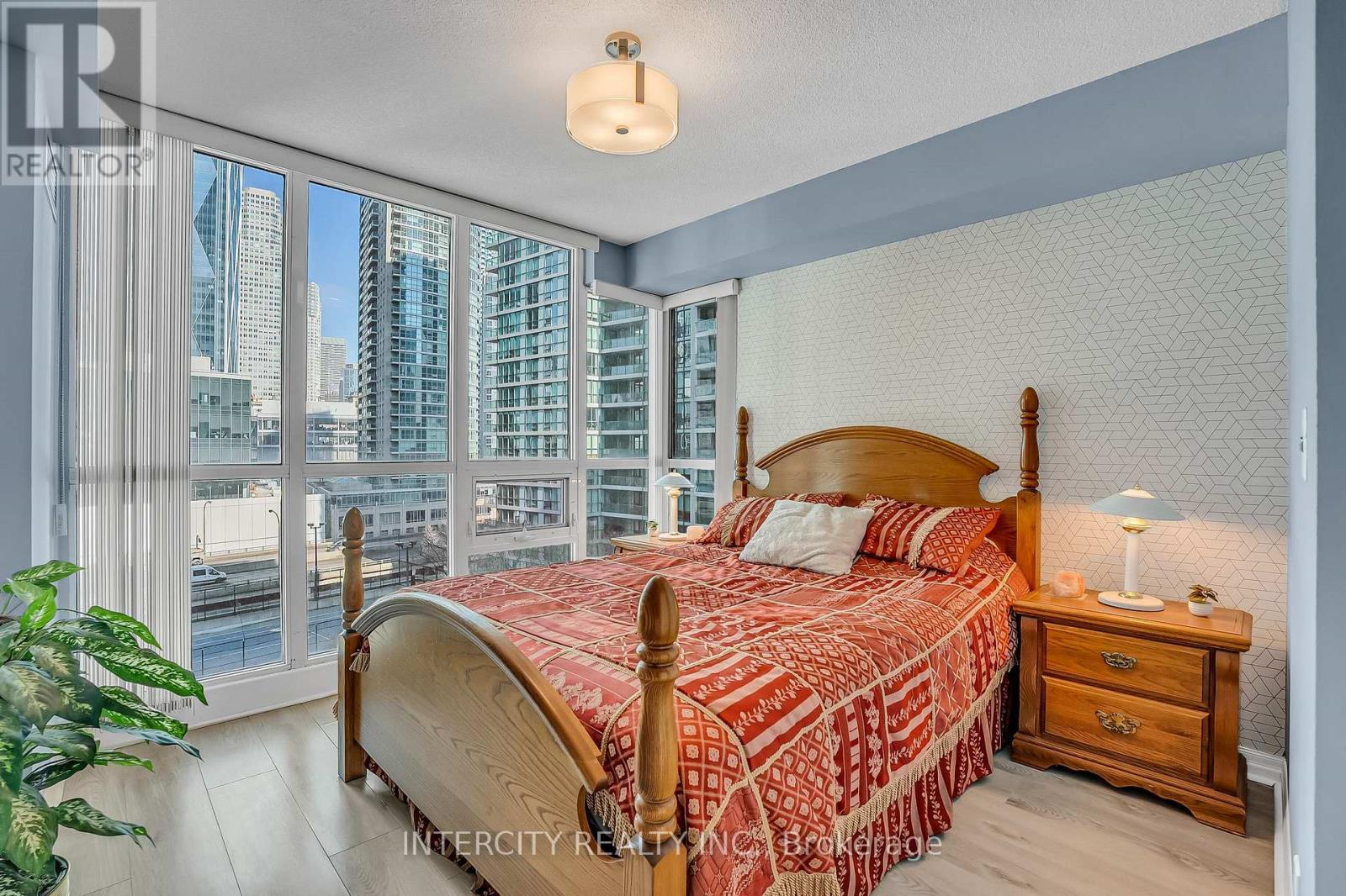 1010 - 12 Yonge Street Property Photo 20
