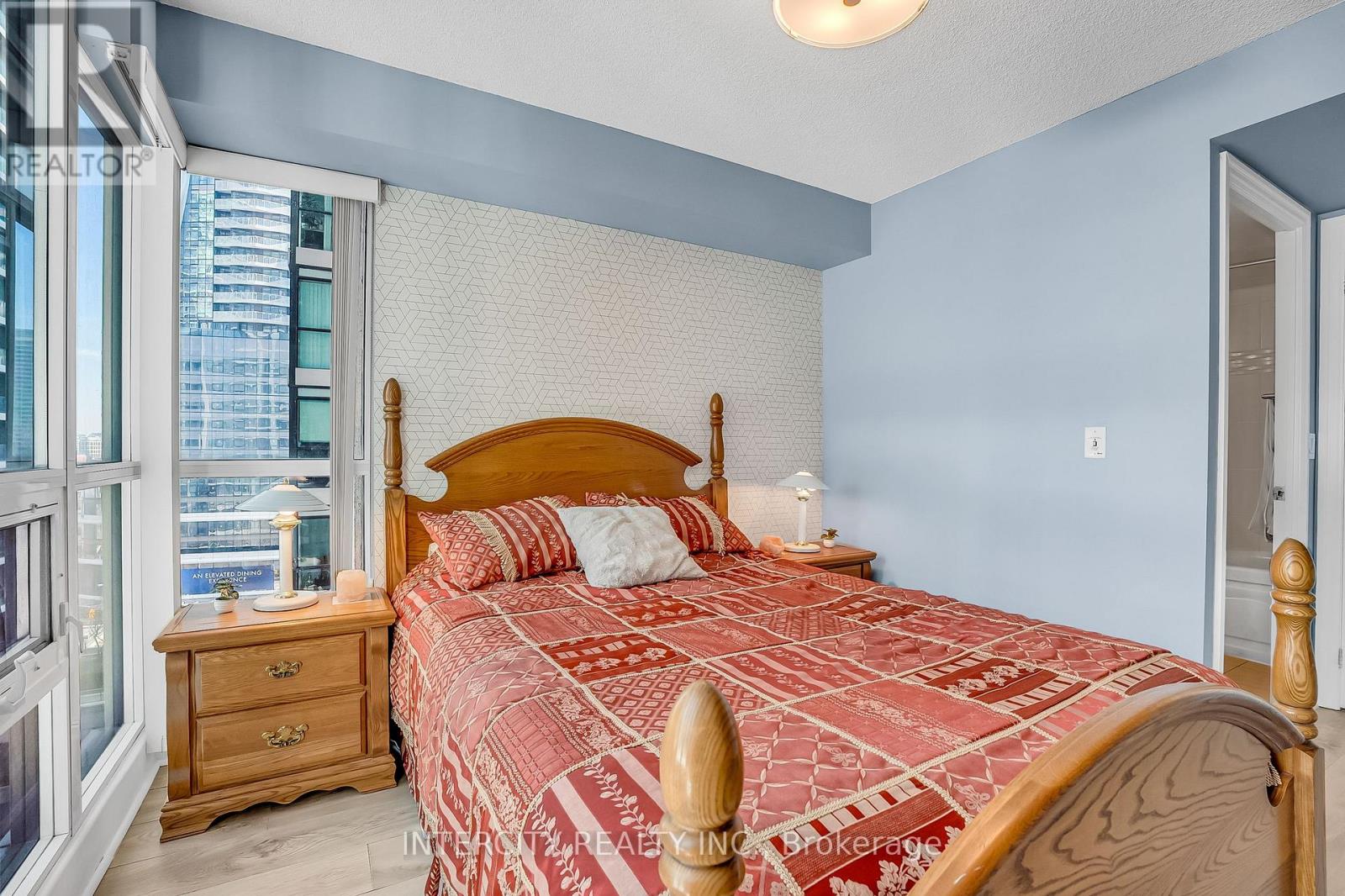 1010 - 12 Yonge Street Property Photo 21