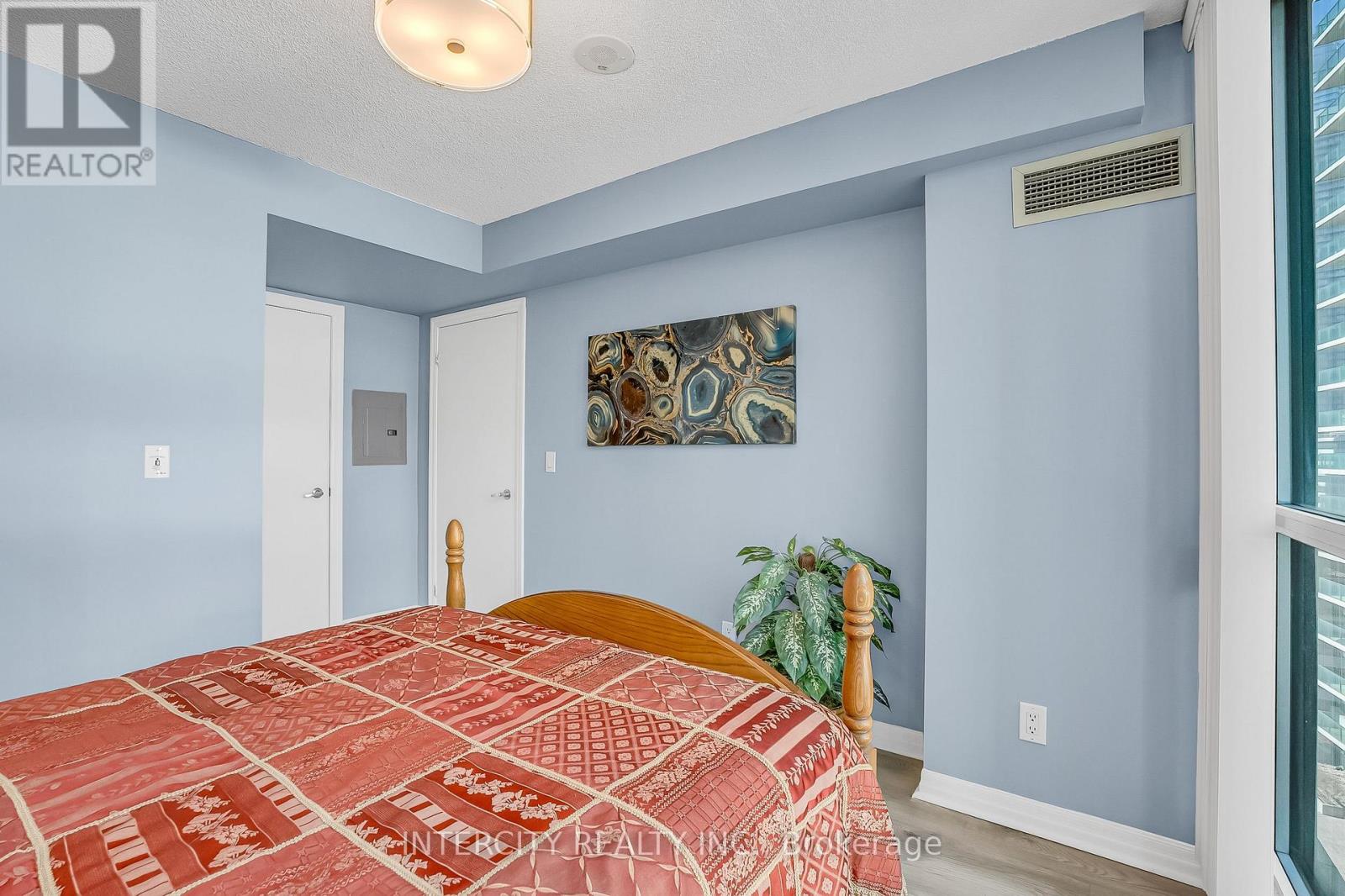 1010 - 12 Yonge Street Property Photo 22