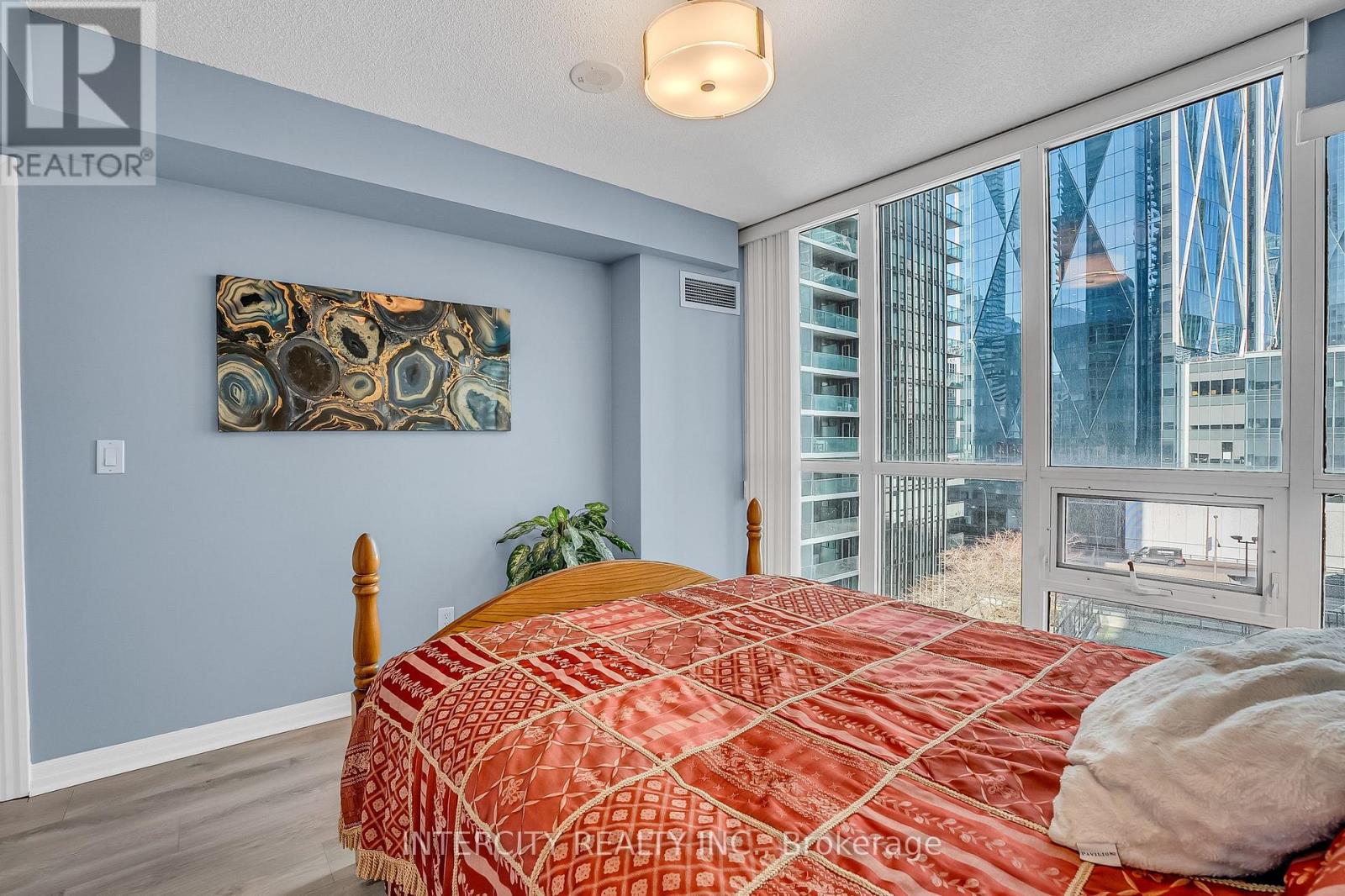 1010 - 12 Yonge Street Property Photo 23