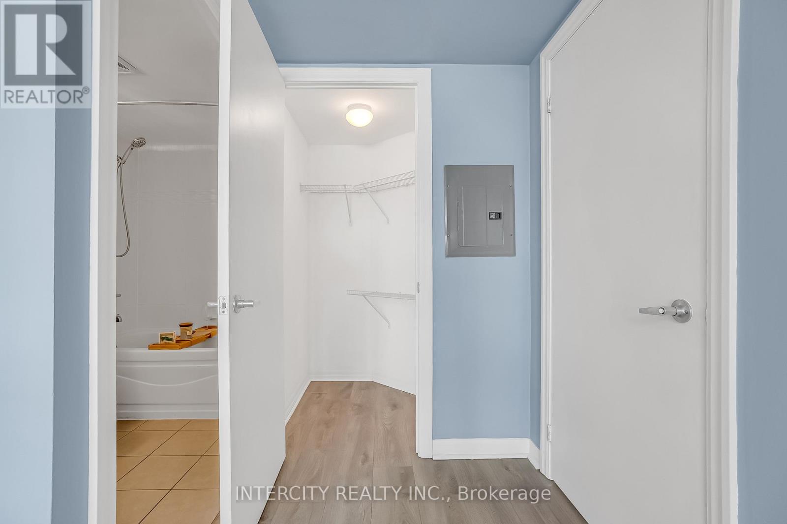 1010 - 12 Yonge Street Property Photo 25