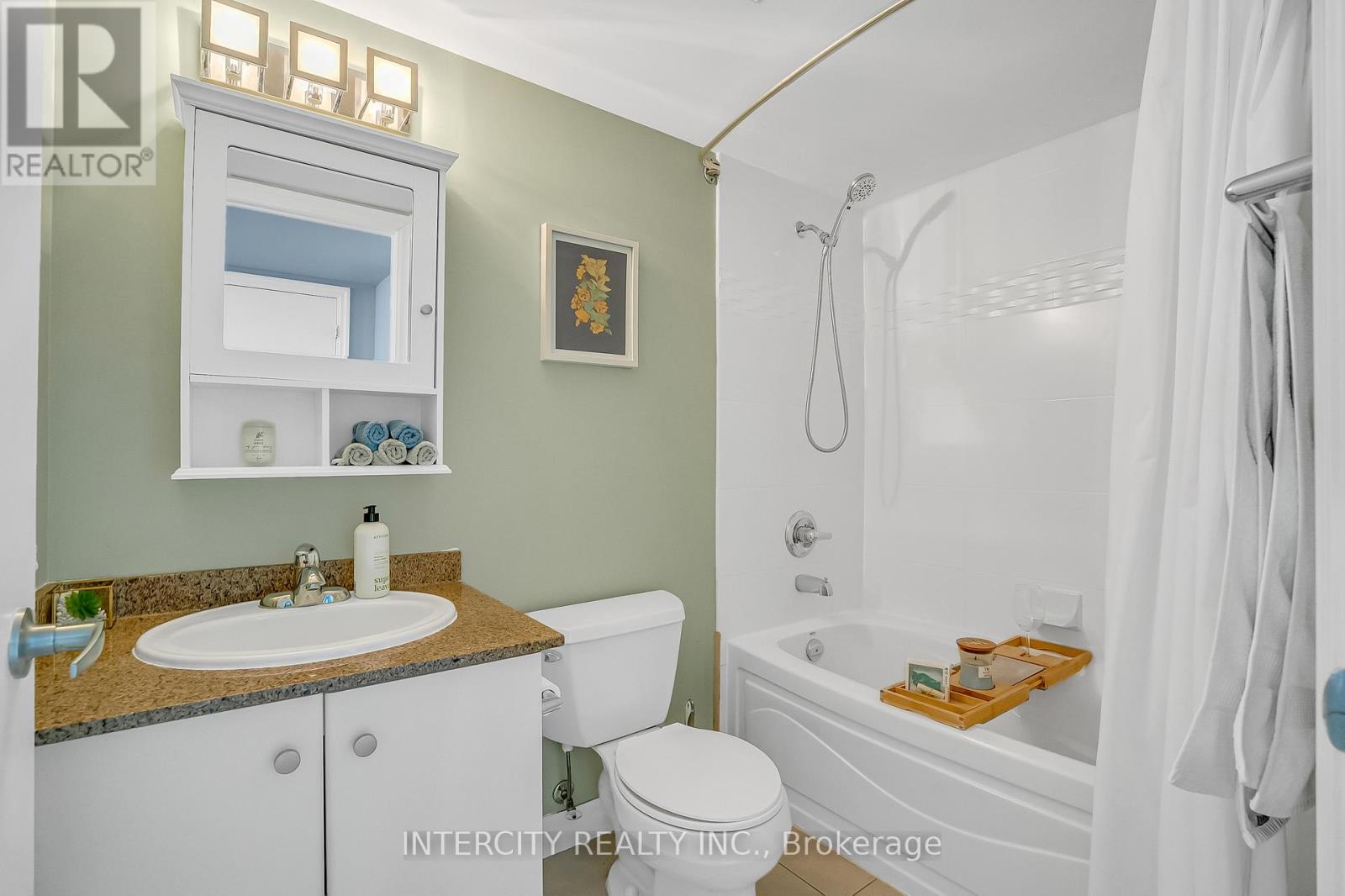 1010 - 12 Yonge Street Property Photo 26
