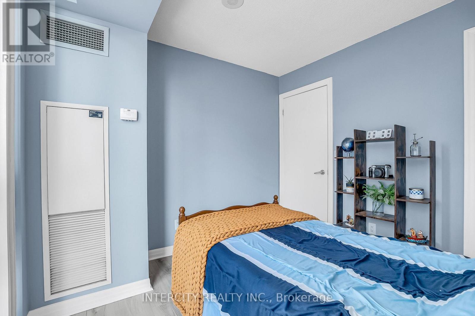 1010 - 12 Yonge Street Property Photo 29