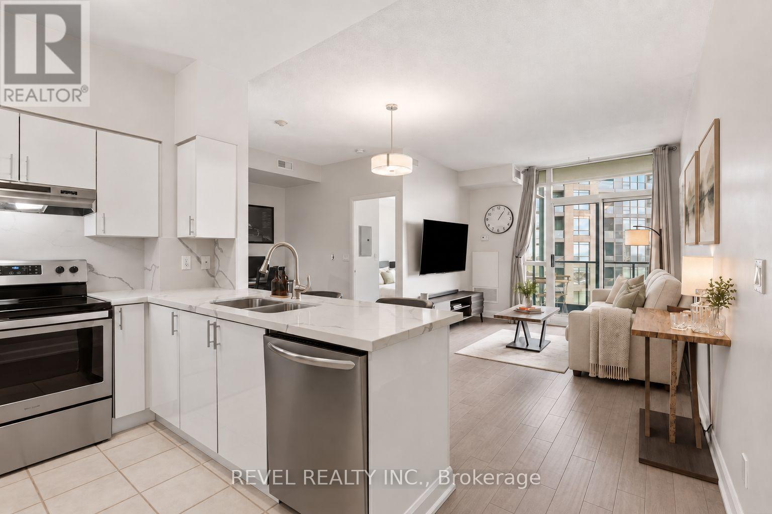 2001 - 231 Fort York Boulevard Property Photo 2
