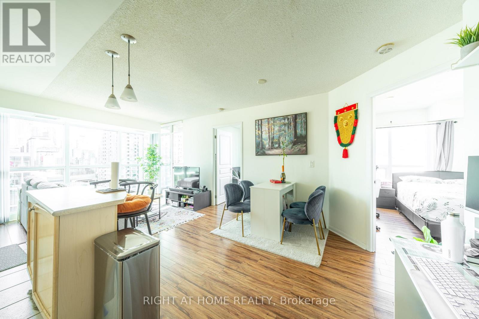 1405 - 18 Yonge Street Property Photo 2