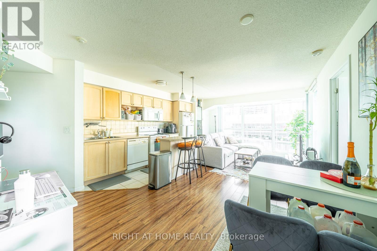 1405 - 18 Yonge Street Property Photo 3