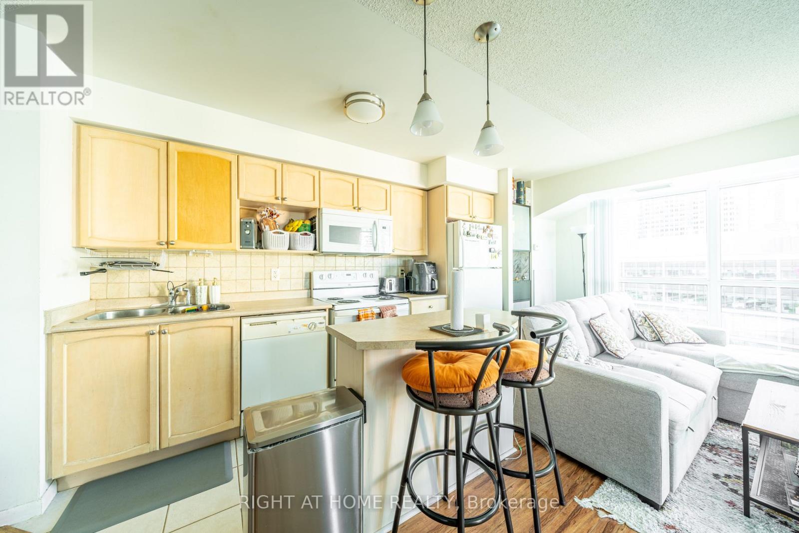 1405 - 18 Yonge Street Property Photo 5