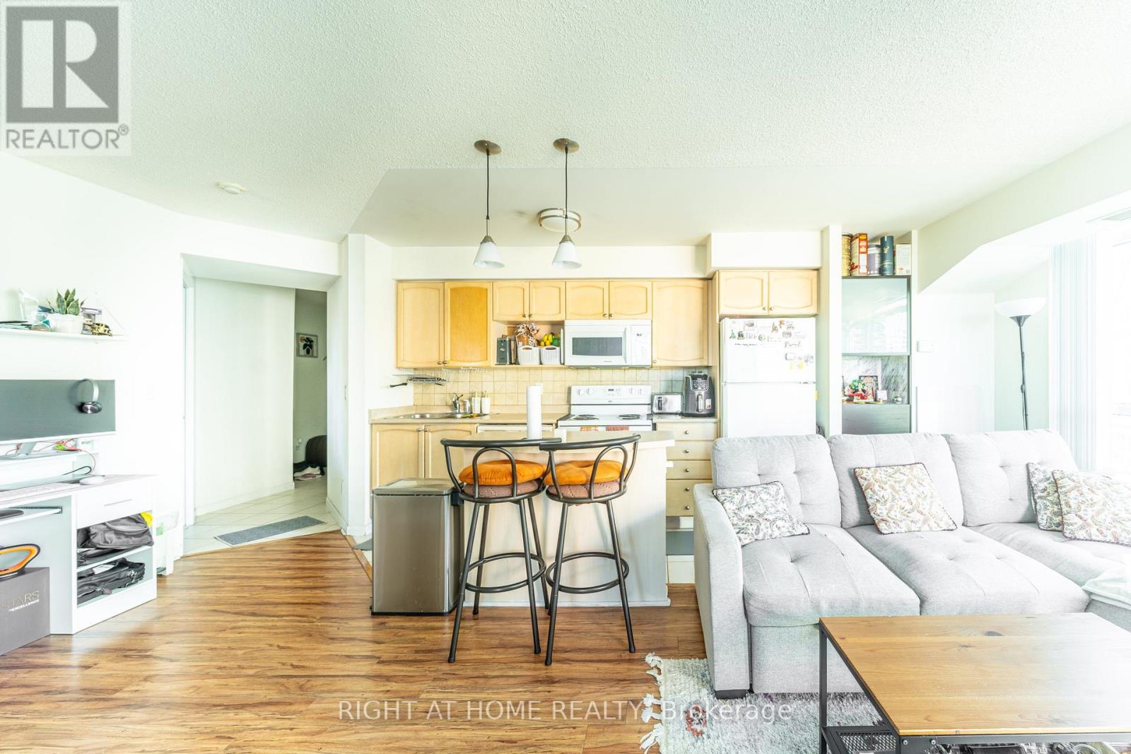 1405 - 18 Yonge Street Property Photo 6