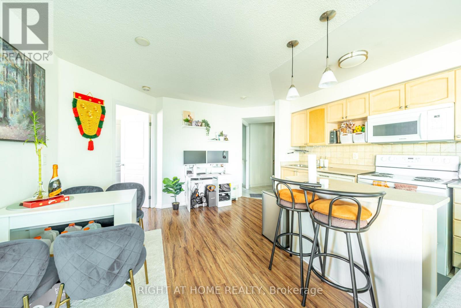 1405 - 18 Yonge Street Property Photo 7
