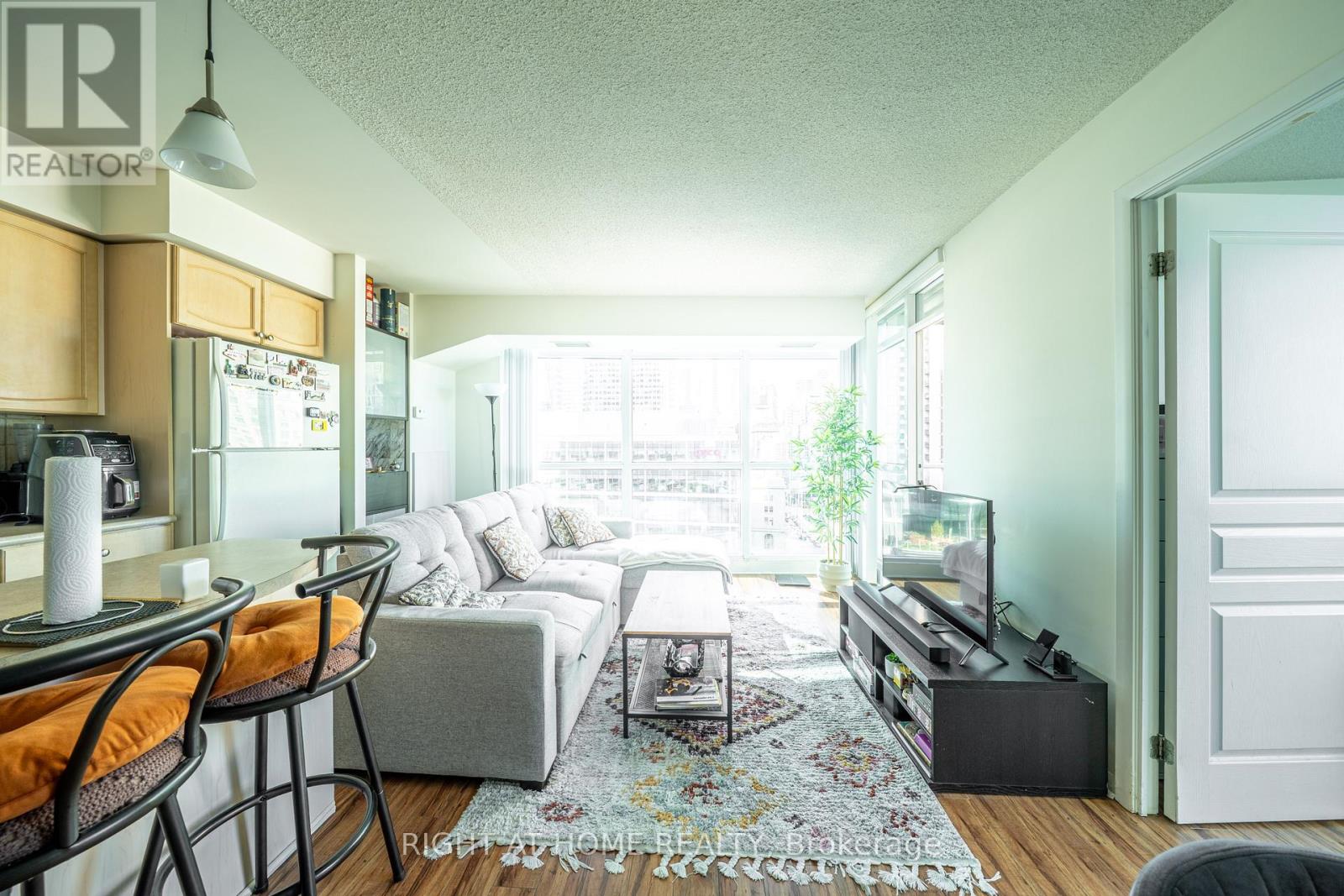 1405 - 18 Yonge Street Property Photo 10