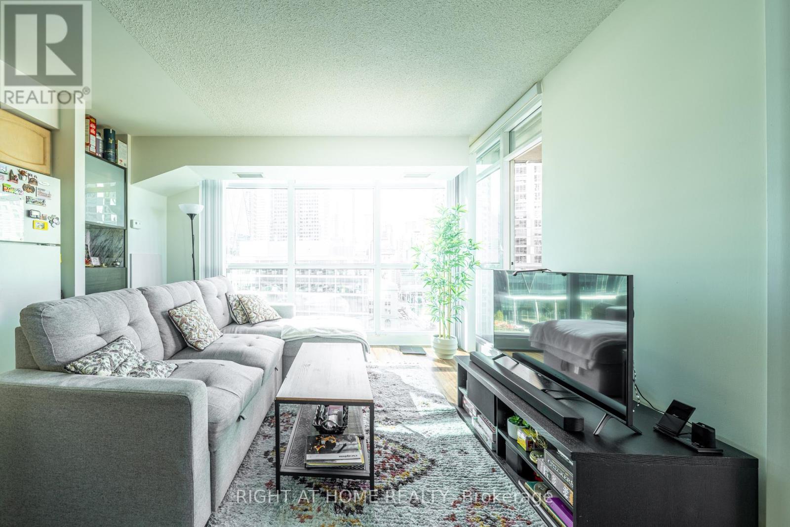 1405 - 18 Yonge Street Property Photo 11
