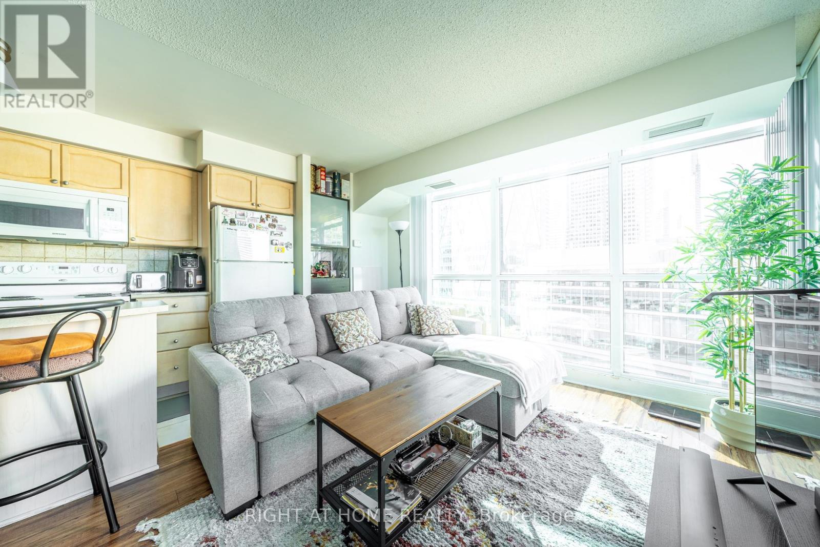 1405 - 18 Yonge Street Property Photo 12
