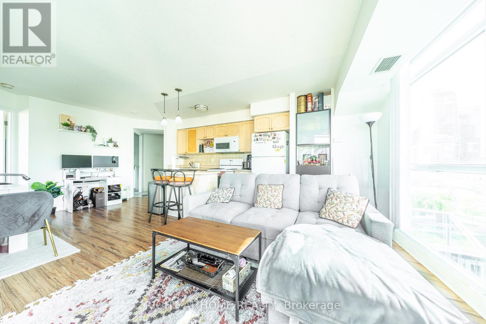 1405 - 18 Yonge Street Property Photo 13