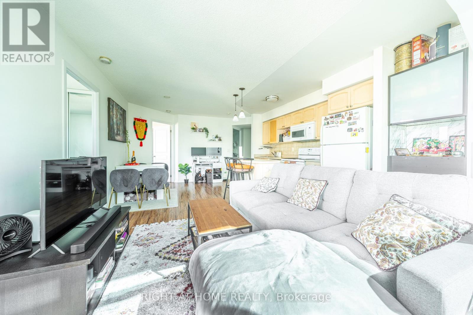 1405 - 18 Yonge Street Property Photo 14