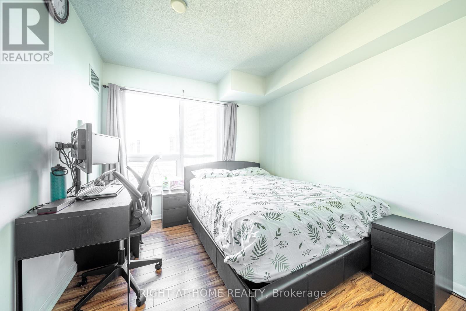 1405 - 18 Yonge Street Property Photo 17
