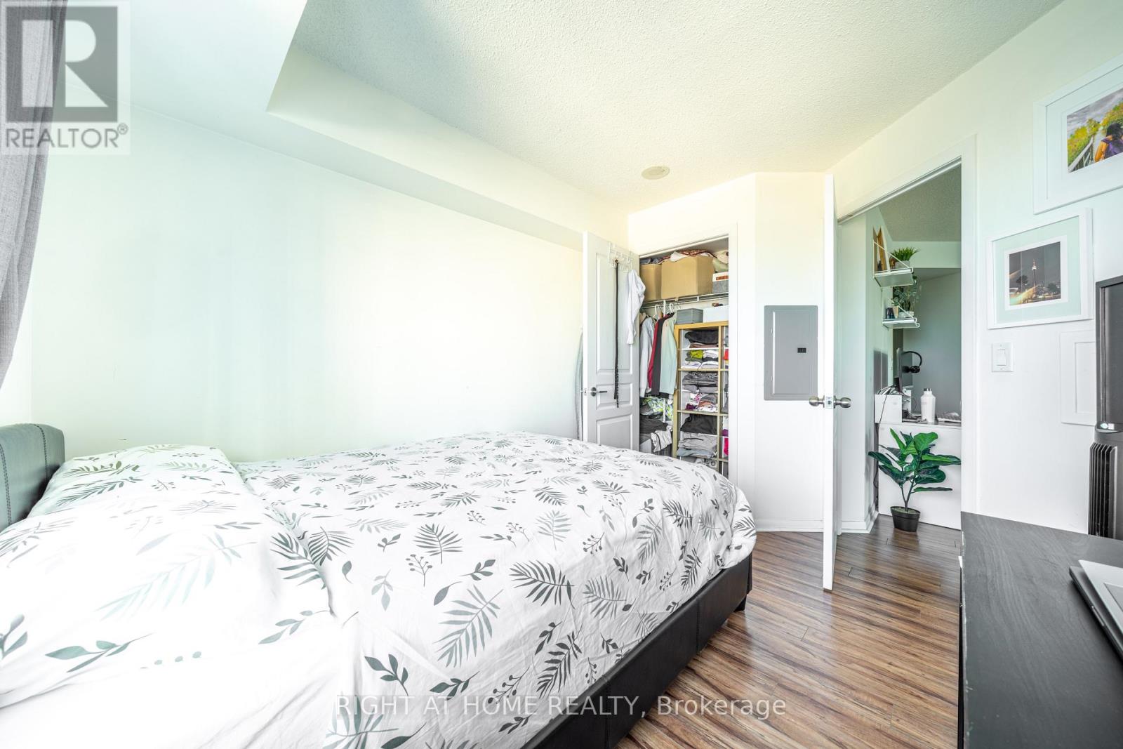 1405 - 18 Yonge Street Property Photo 18