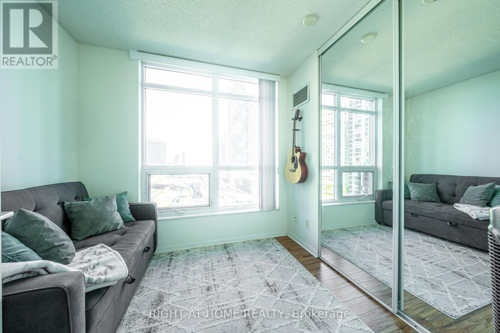 1405 - 18 Yonge Street Property Photo 19