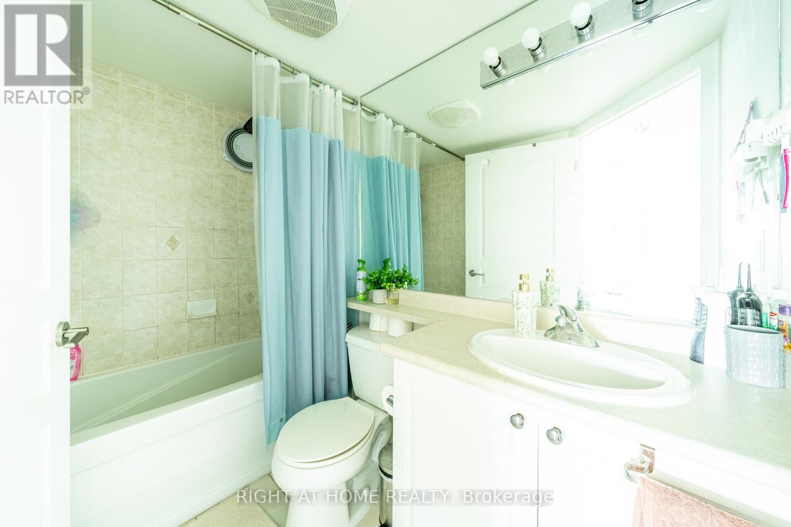 1405 - 18 Yonge Street Property Photo 21