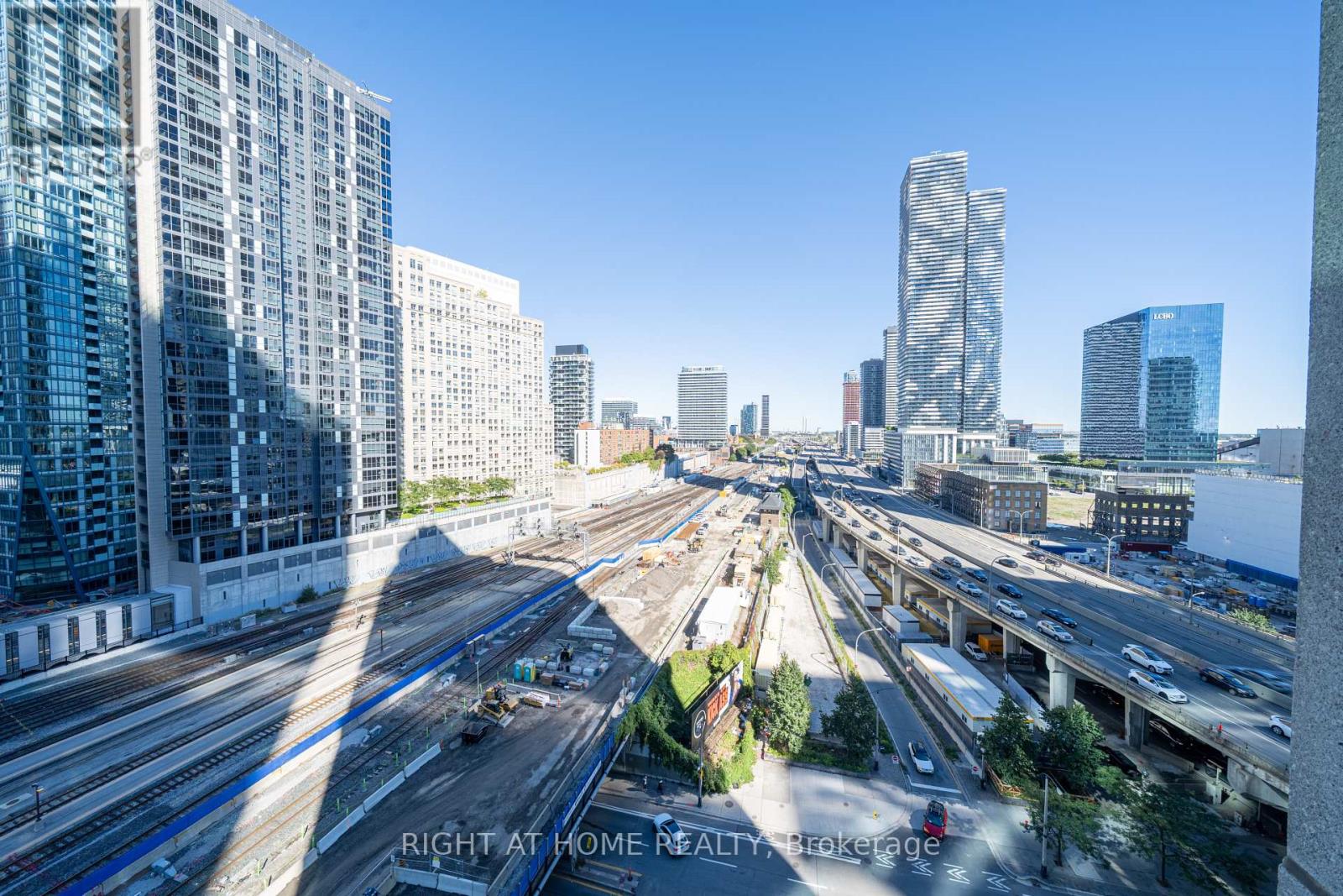 1405 - 18 Yonge Street Property Photo 23