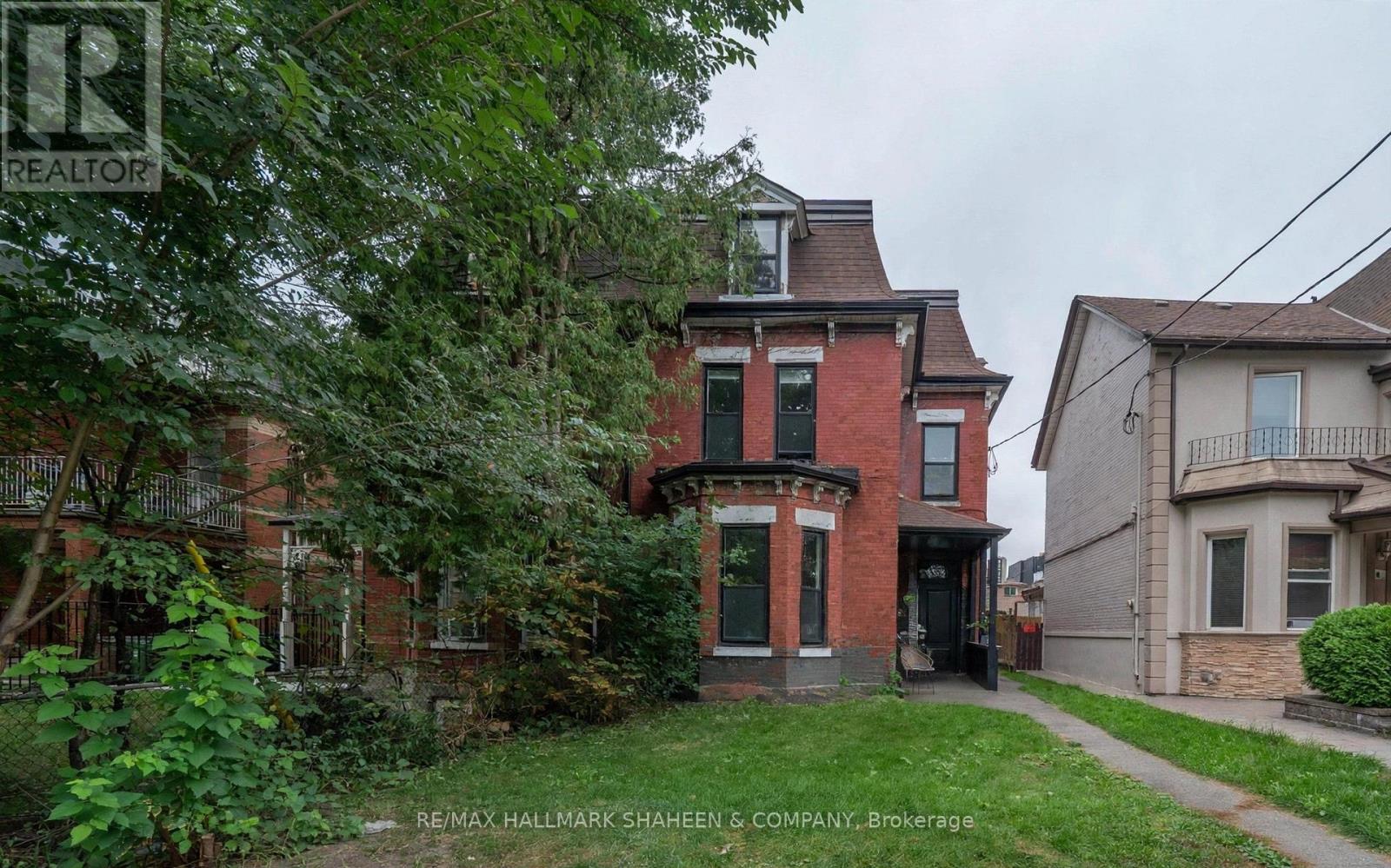 STUDIO - 208 DOVERCOURT ROAD