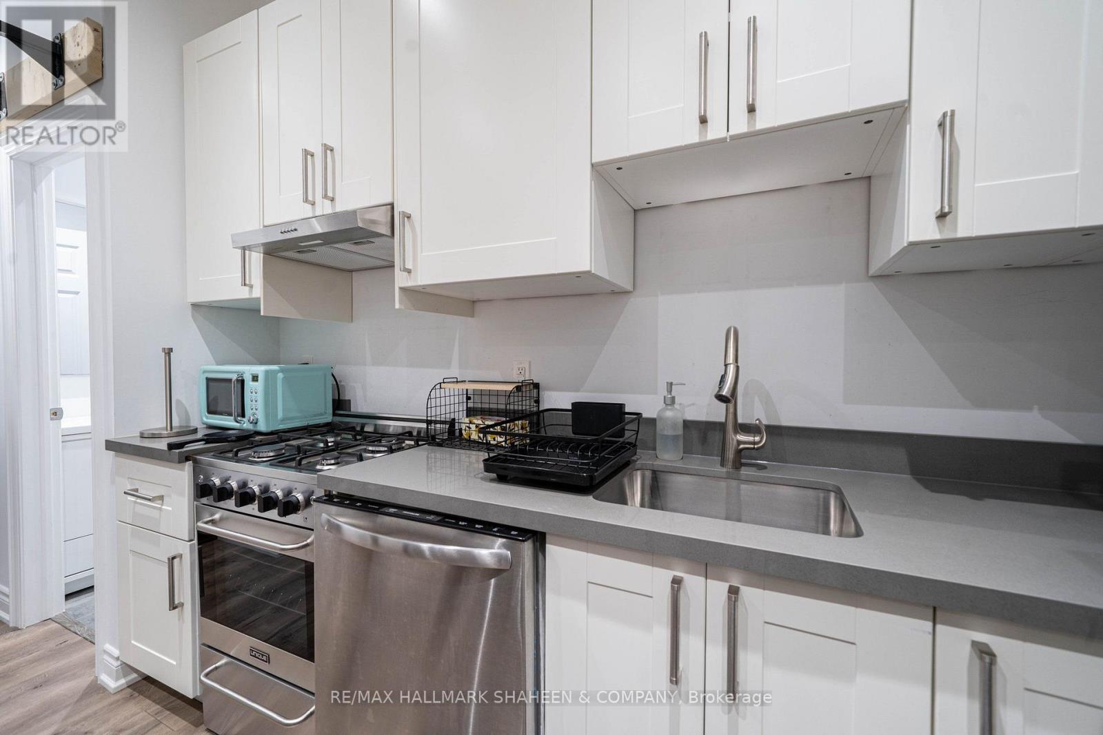 Studio - 208 Dovercourt Road Property Photo 5