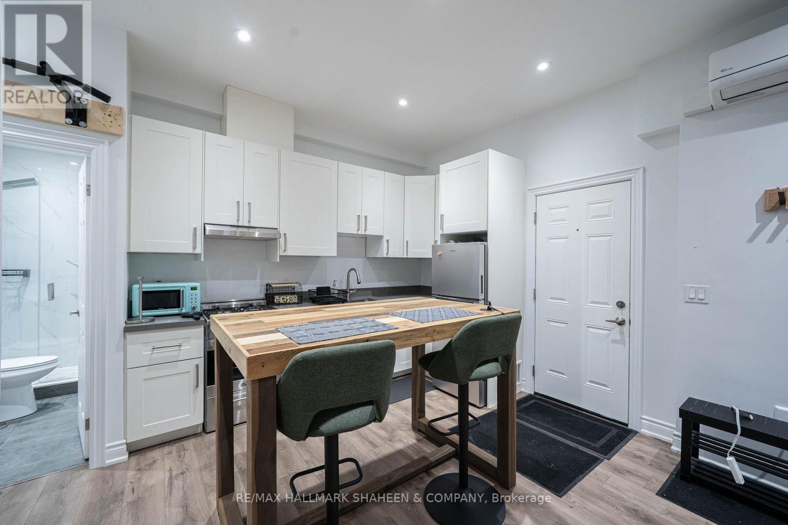 Studio - 208 Dovercourt Road Property Photo 6