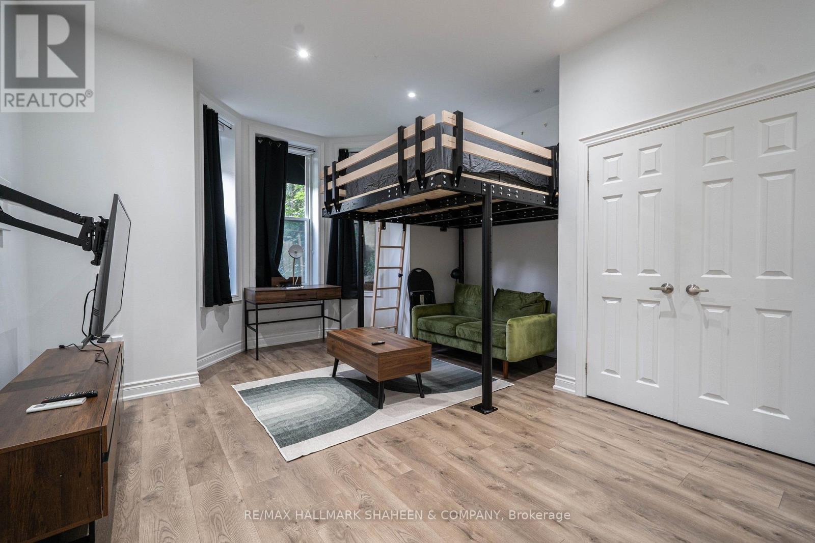 Studio - 208 Dovercourt Road Property Photo 8