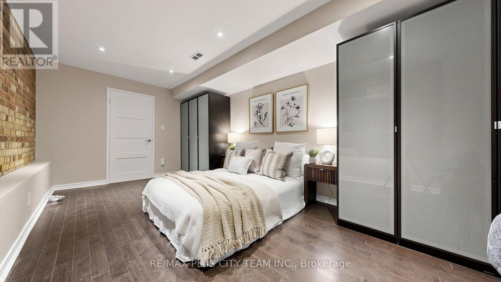 201 Seaton Street Property Photo 25