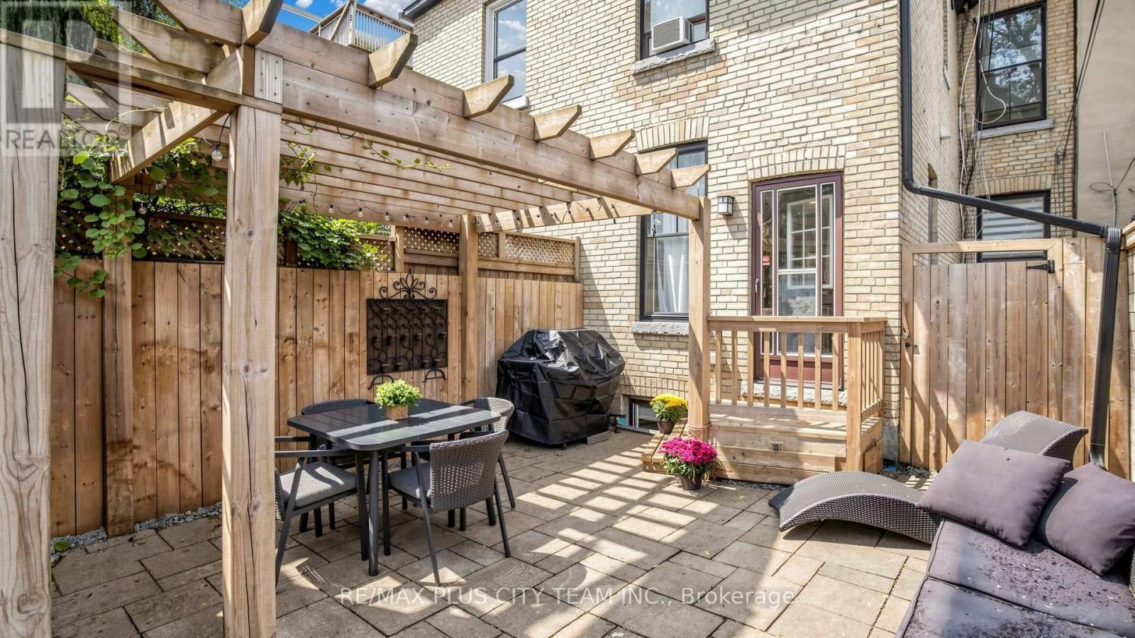 201 Seaton Street Property Photo 28