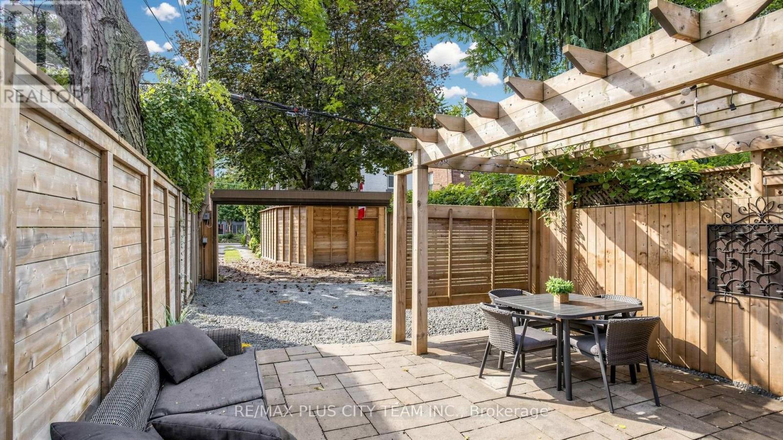 201 Seaton Street Property Photo 30