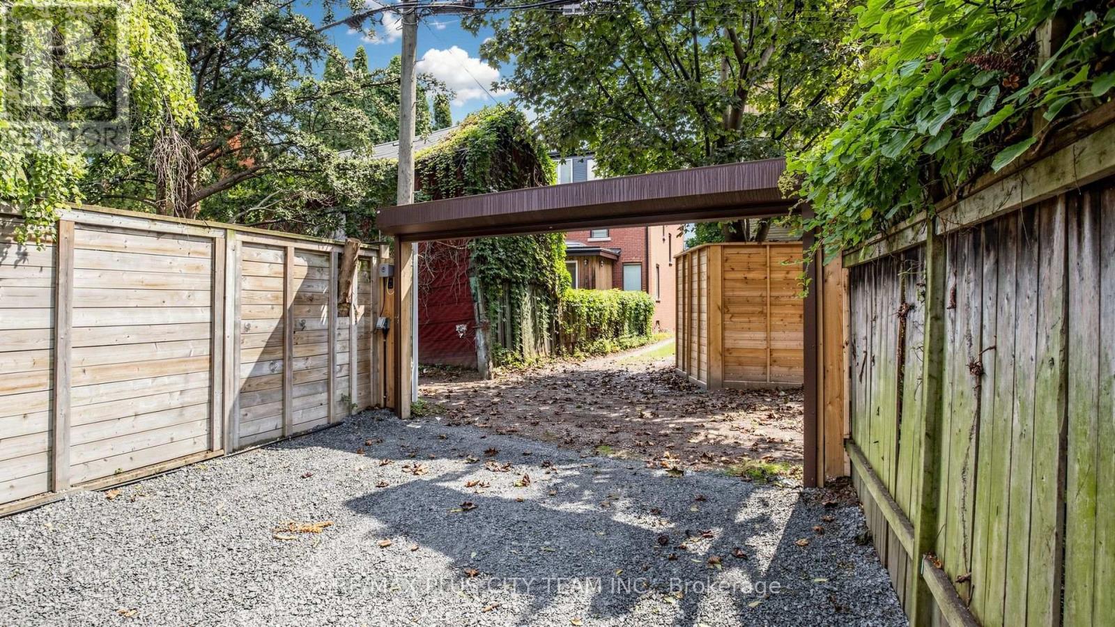 201 Seaton Street Property Photo 31