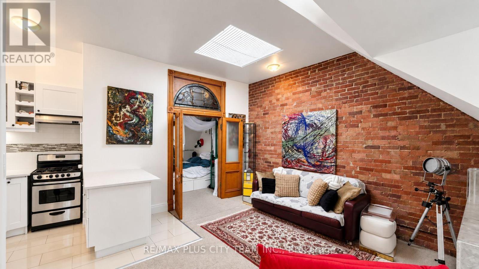 201 Seaton Street Property Photo 35