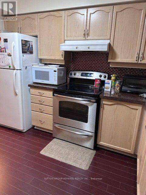 809 - 2 Neptune Drive Property Photo 5